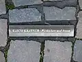 Ein Buchdenkmal für Erich Kästner auf dem Marktplatz von Bonn, für „Pünktchen und Anton“