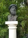 Eine Statue von Magellan in Sevilla