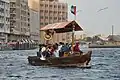 Ein Boot auf dem Khor Dubai