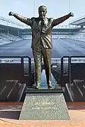 Die Bill-Shankly-Statue vor dem Stadion