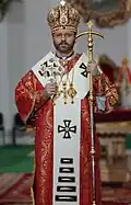 Ein orthodoxer Bischof mit dem Stephanos auf dem Kopf
