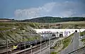Der Eurotunnel oder Kanaltunnel unter dem Ärmelkanal: Man fährt mit der Eisenbahn von Frankreich nach Großbritannien.