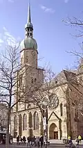 Die Reinoldikirche ist eine große Kirche in der Innenstadt.