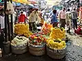 Auf einem Blumenmarkt in Kolkata, einer Stadt in Indien