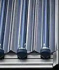 In diesen Röhren erwärmt sich das Duschwasser direkt durch die Sonne.