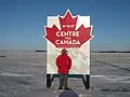 An einer Straße in Kanada: Den Längengraden nach ist hier die Mitte des Landes.