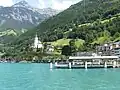 Bis zum Dorf Flüelen fahren die Schiffe auf dem Vierwaldstättersee.