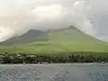 Der höchste Berg der Insel Nevis ist oft in Wolken verhüllt.