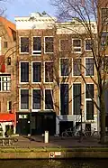 Hinter diesem Haus war das Hinterhaus. Heute gehört es zu einem Museum, dem Anne-Frank-Haus.