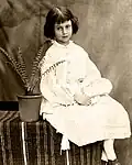 Die echte Alice, als sie sieben Jahre alt war. Sie wurde 82 Jahre alt.