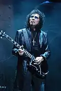 Tony Iommi hat das Heavy Metal sehr beeinflusst. Er wird auch „Vater des Heavy Metal” genannt.