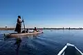 Auf dem Fluss Okavango: Diese Art von Boot nennt man Makoro.