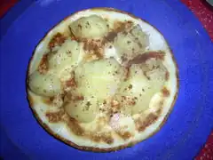 Eierkuchen mit Apfelmus und Zimt