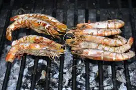 Garnelen auf dem Grill, fast fertig