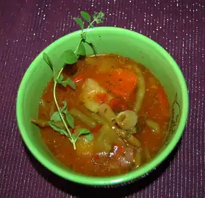 Gemüsesuppe mit Kräuter-Pistou