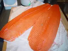Gesäuberte Lachsfilets