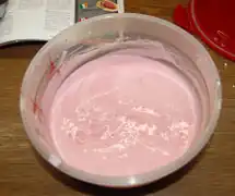 den Joghurt rühren.