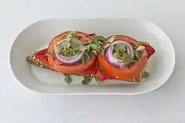 Mit Orégano bestreut