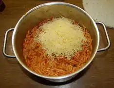 Den Käse unterrühren