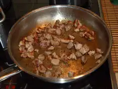 Die Parüren scharf anbraten.