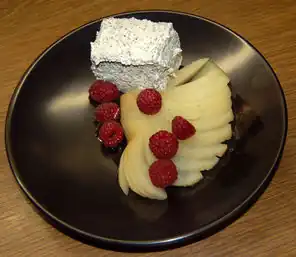 Halbierte Weißweinbirnen