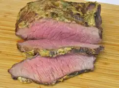 Roastbeef mit Kräuter-Senf-Kruste