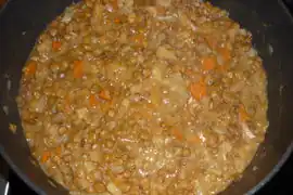 …unter die Linsen rühren und kurz aufkochen.