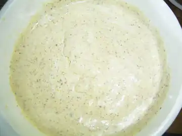Beides wird dann mit dem Läuterzucker und der Sahne vermischt…