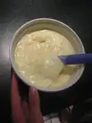 10. Bei Herstellung im Gefrierfach die geschlagene Sahne unterheben.