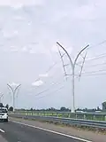 Extravagante Freileitungsmasten bei Pavia, Italien