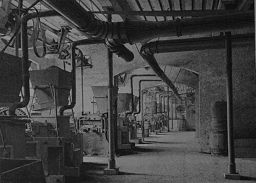 S. 145: In der Schmirgelfabrik: Mahlmaschinen
