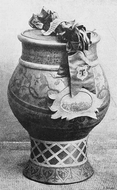 Die Gartenlaube (1897) b 292.jpg Der Papierkorb der „Getreuen von Butzbach“