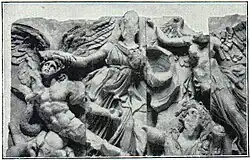 11. Gigantomachie, Relieffries vom Pergamonaltar (um 180 v. Chr.).