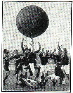 4. Pushball. (Phot. Riebicke.)